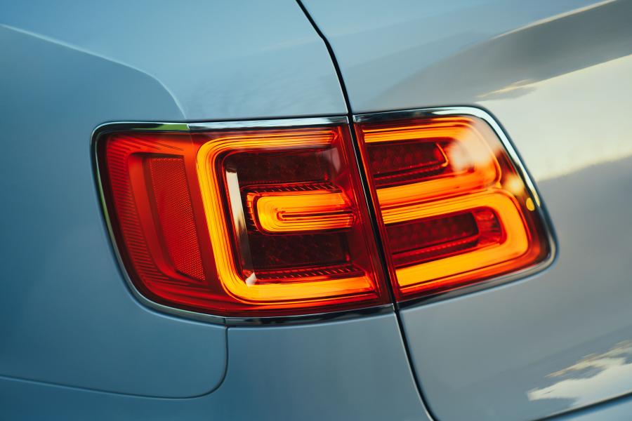 Детали экстерьера Bentley Bentayga Hybrid 2018 года  (WW) (фото 17 из 45)